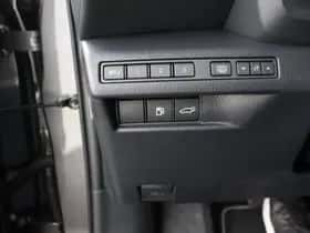 Lexus LBX (2026) thumbnail 11