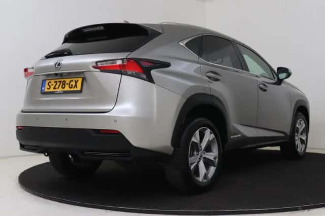 Lexus NX (2016) thumbnail 2