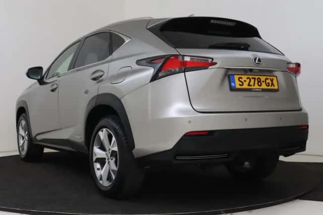 Lexus NX (2016) thumbnail 16