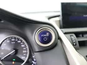 Lexus NX (2016) thumbnail 23