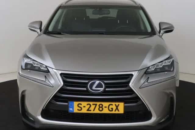 Lexus NX (2016) thumbnail 24