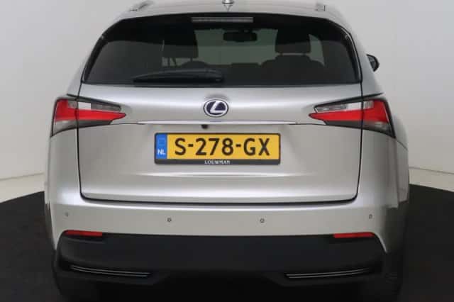 Lexus NX (2016) thumbnail 25