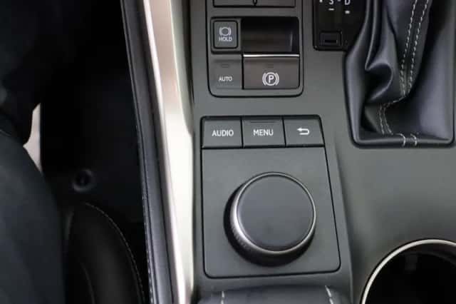 Lexus NX (2016) thumbnail 26