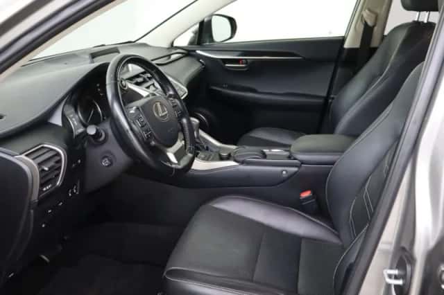 Lexus NX (2016) thumbnail 34