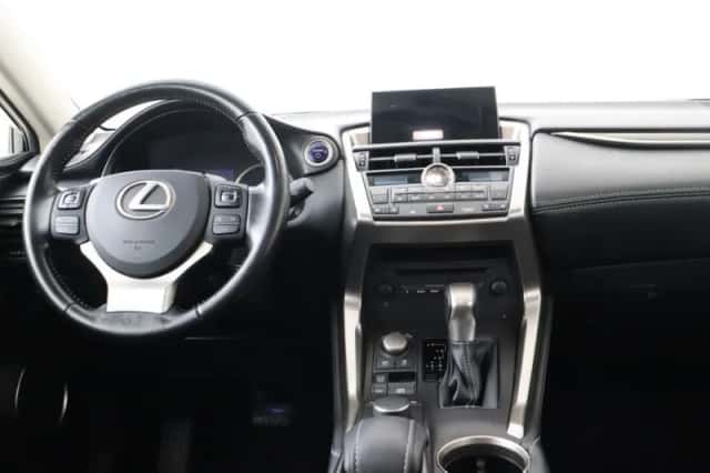 Lexus NX (2016) thumbnail 44