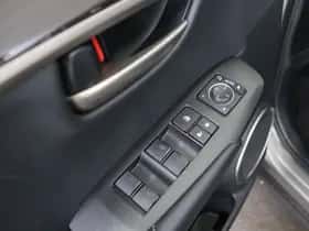 Lexus NX (2016) thumbnail 9
