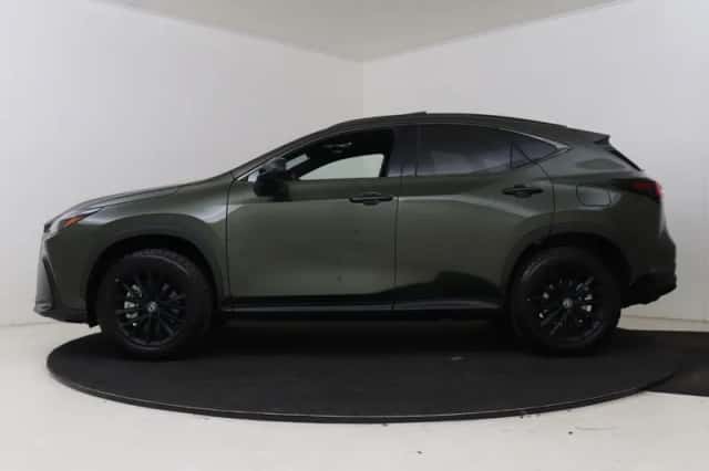Lexus NX (2025) thumbnail 3