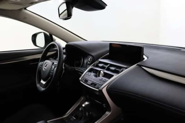 Lexus NX (2020) thumbnail 6