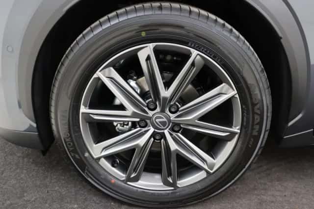Lexus LBX (2026) thumbnail 5