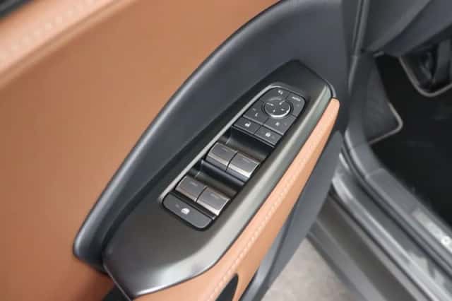 Lexus LBX (2026) thumbnail 9