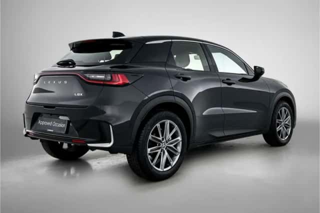 Lexus LBX (2024) thumbnail 2