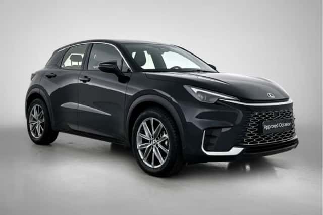 Lexus LBX (2024) thumbnail 12
