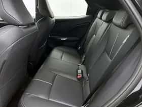 Lexus LBX (2024) thumbnail 16