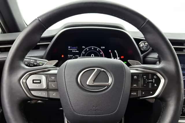 Lexus LBX (2024) thumbnail 17