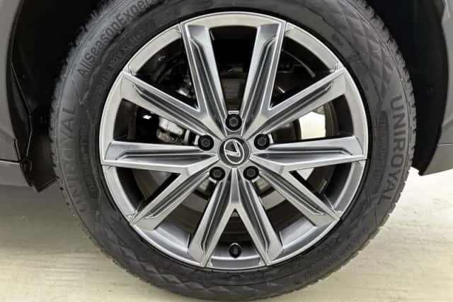 Lexus LBX (2024) thumbnail 23