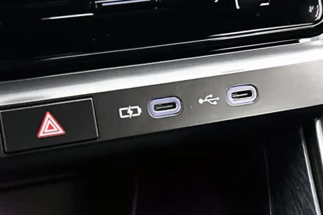 Lexus LBX (2024) thumbnail 24