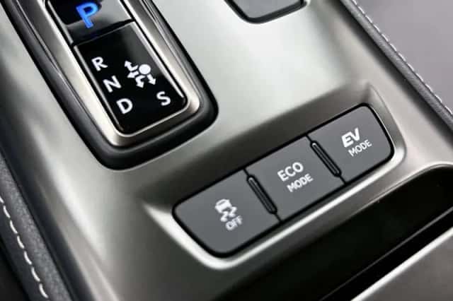 Lexus LBX (2024) thumbnail 25