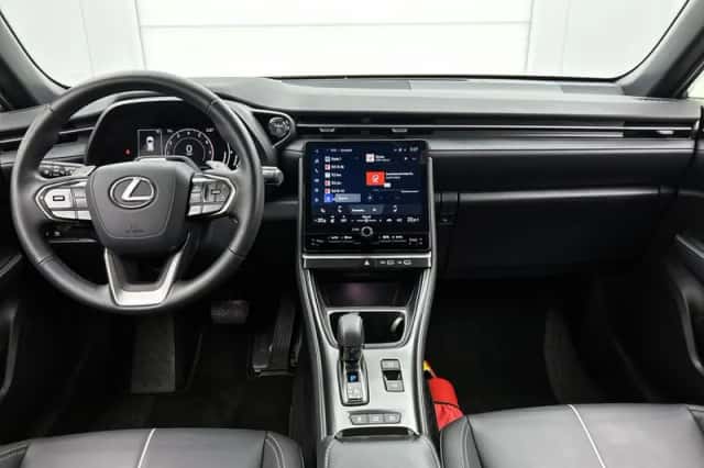Lexus LBX (2024) thumbnail 4