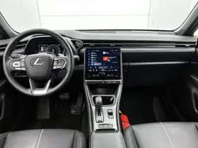 Lexus LBX (2024) thumbnail 4
