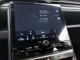Lexus LBX (2024) thumbnail 9