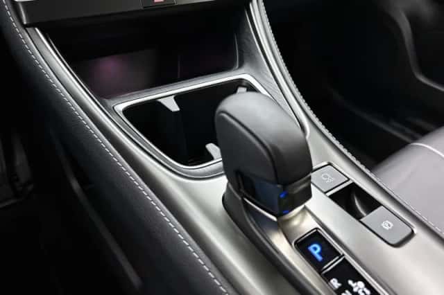 Lexus LBX (2024) thumbnail 10