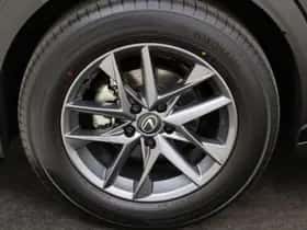 Lexus LBX (2026) thumbnail 6