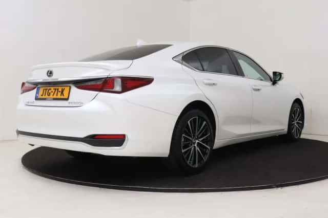 Lexus ES (2026) thumbnail 2