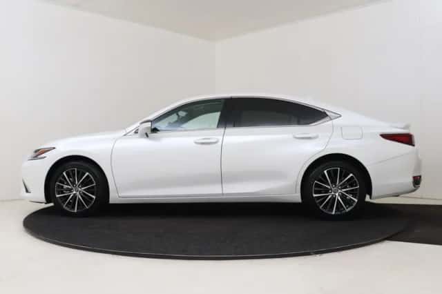 Lexus ES (2026) thumbnail 3