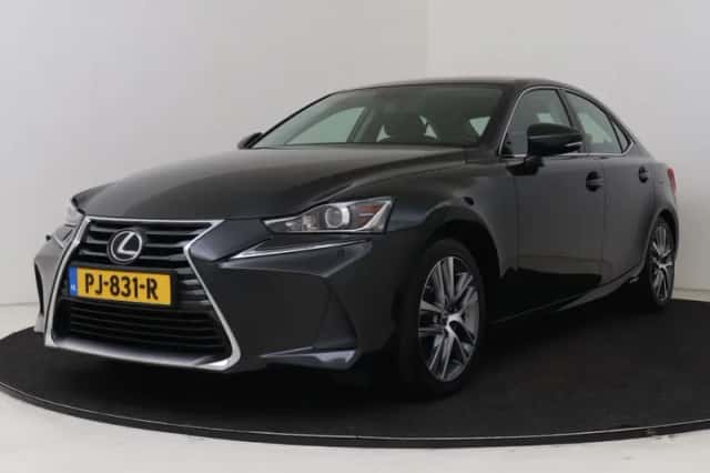 Lexus IS (2017)