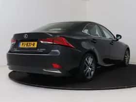Lexus IS (2017) thumbnail 2