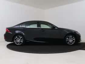 Lexus IS (2017) thumbnail 14