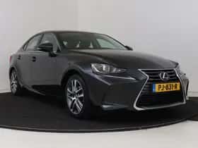 Lexus IS (2017) thumbnail 15