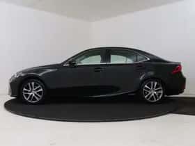 Lexus IS (2017) thumbnail 3