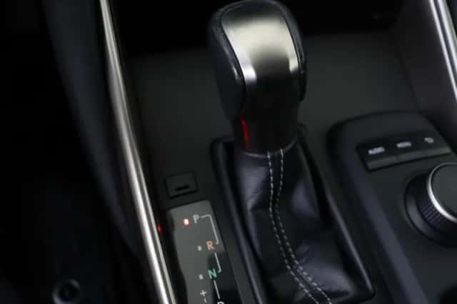 Lexus IS (2017) thumbnail 22