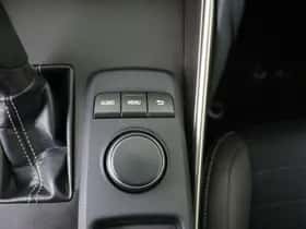 Lexus IS (2017) thumbnail 23