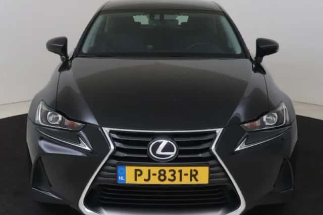 Lexus IS (2017) thumbnail 24