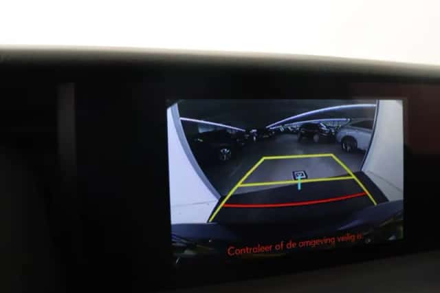 Lexus IS (2017) thumbnail 29