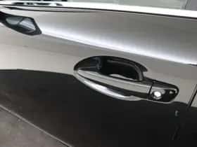 Lexus IS (2017) thumbnail 4