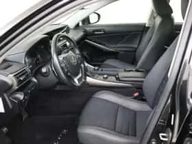 Lexus IS (2017) thumbnail 31