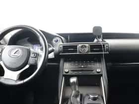 Lexus IS (2017) thumbnail 35