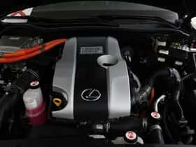 Lexus IS (2017) thumbnail 7