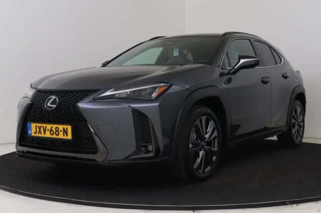Lexus UX (2026) thumbnail 1