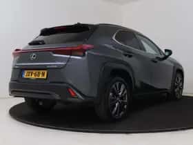 Lexus UX (2026) thumbnail 2