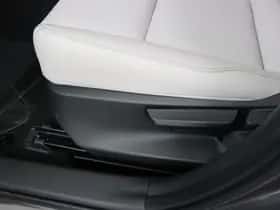 Lexus UX (2026) thumbnail 11