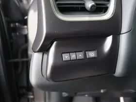 Lexus UX (2026) thumbnail 13