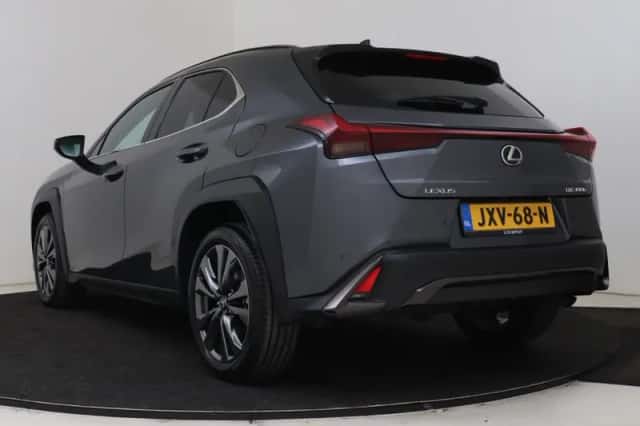 Lexus UX (2026) thumbnail 16