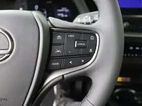 Lexus UX (2026) thumbnail 18