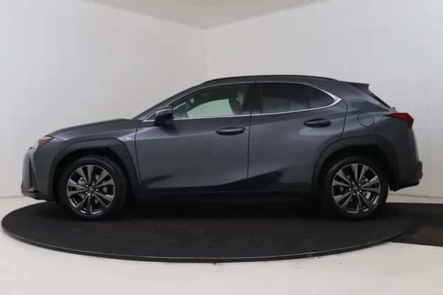 Lexus UX (2026) thumbnail 3