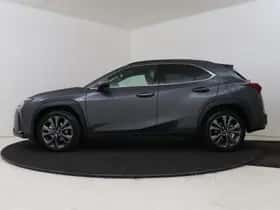 Lexus UX (2026) thumbnail 3