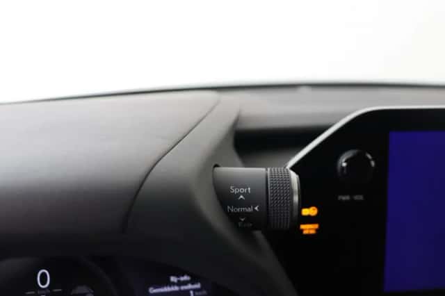 Lexus UX (2026) thumbnail 22